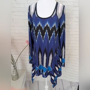 ECI Women's Blue Patterned Top